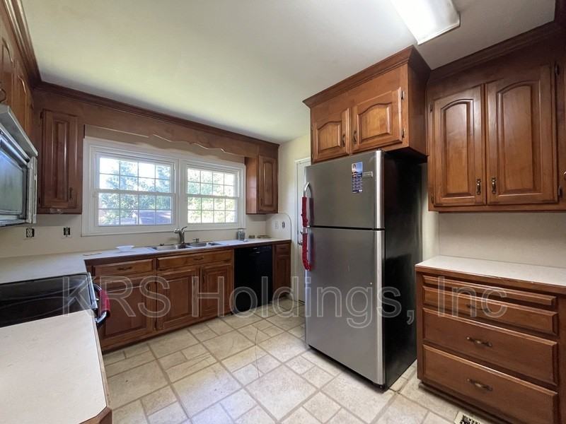 6 Colgate Cir - Photo 2 of 17