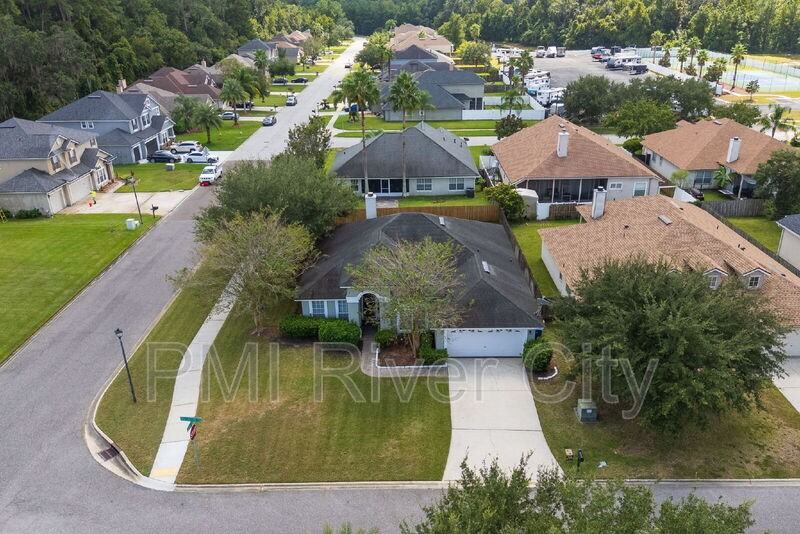 620 Reflection Cove Rd - Photo 4 of 38