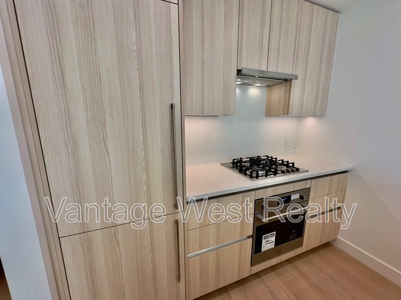 1608 Water St - Photo 3 of 23