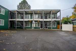 featured image of 4030 Se Holgate Blvd #J