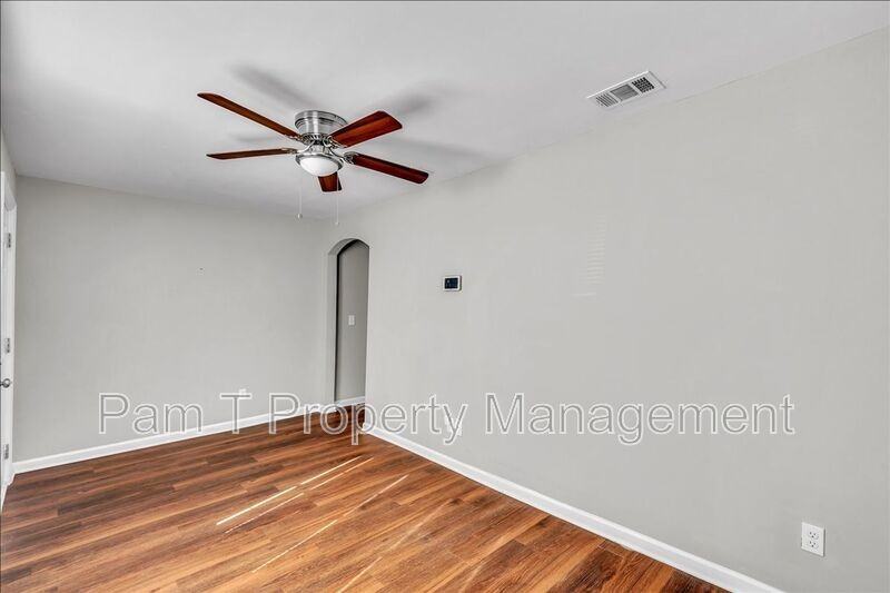 1024 W 39th St - Photo 6 of 21