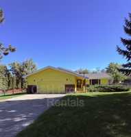 featured image of 181 Erickson Ct E