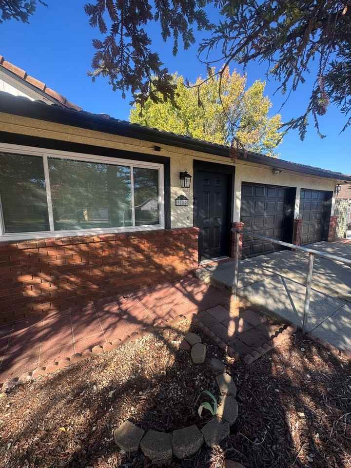 310 Woodhill Dr - Photo 2 of 21