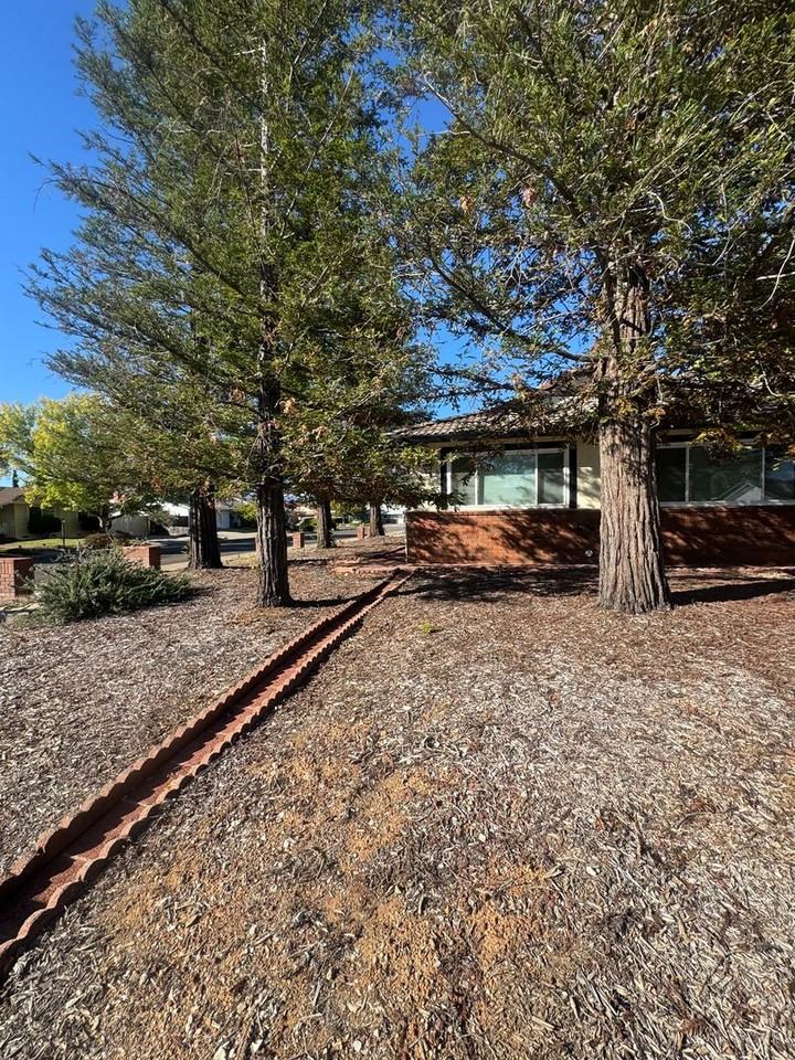 310 Woodhill Dr - Photo 3 of 21