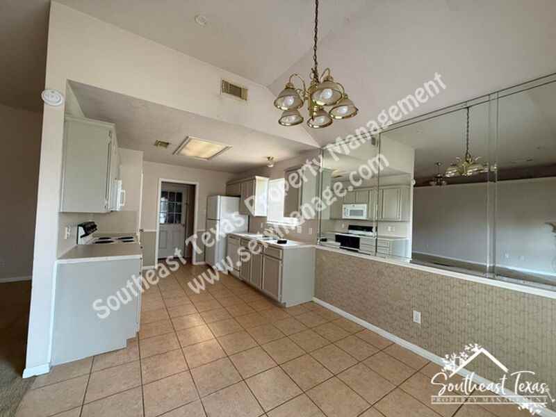 7890 Jill Ln - Photo 3 of 13