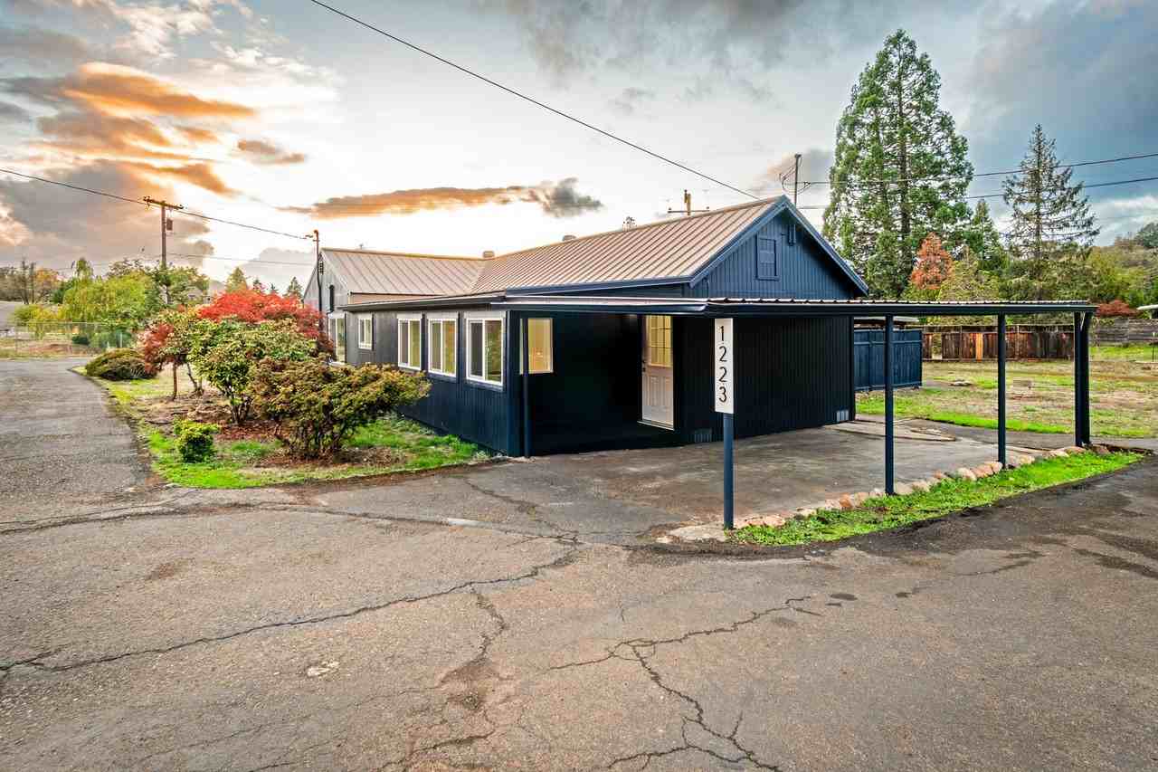 1223 Locust St - Photo 2 of 17