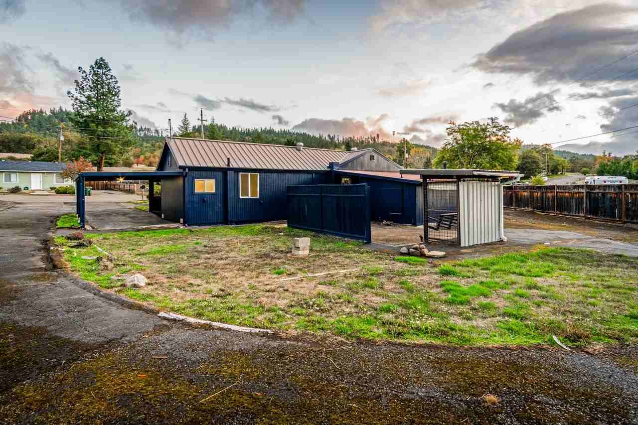 1223 Locust St - Photo 3 of 17