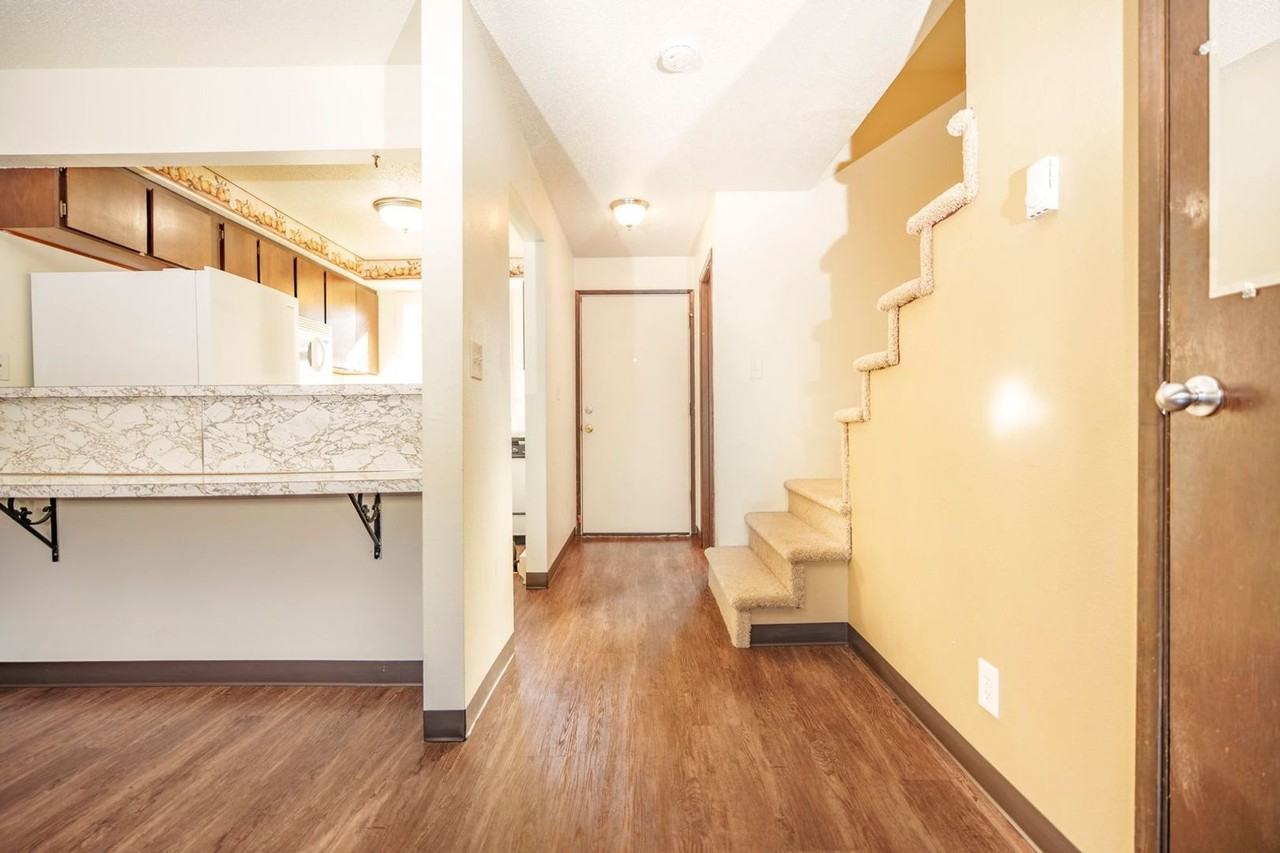 525-Monmouth Villas - Photo 2 of 26