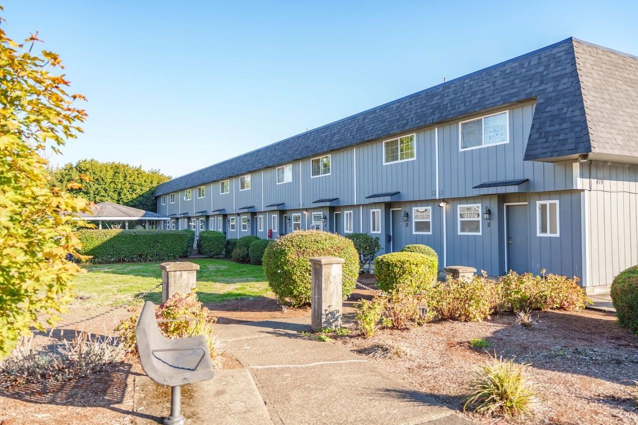 525-Monmouth Villas - Photo 4 of 26