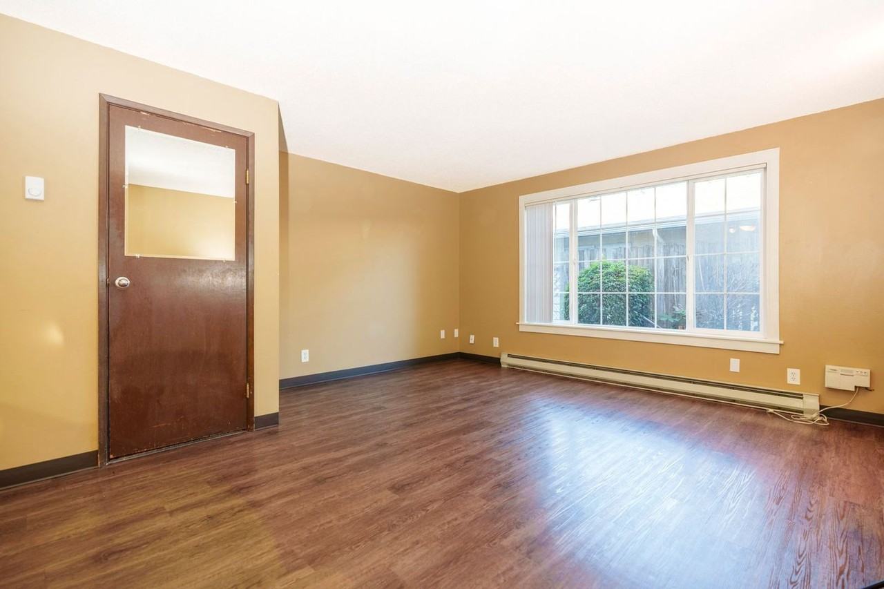 525-Monmouth Villas - Photo 5 of 26