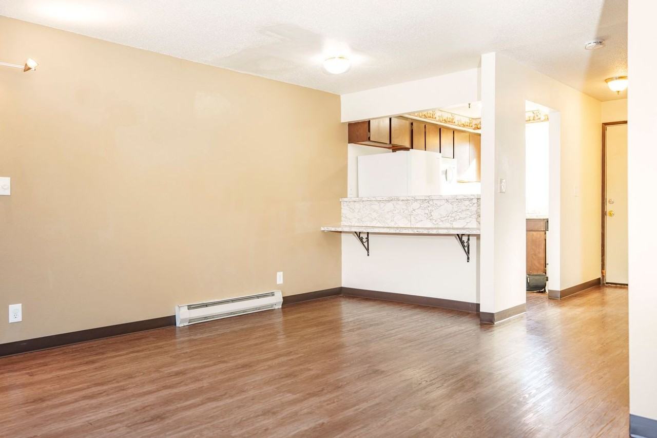 525-Monmouth Villas - Photo 7 of 26