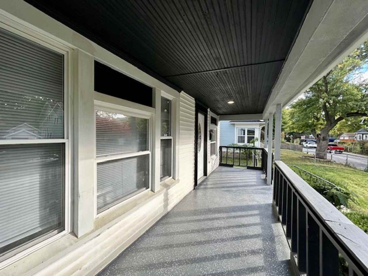 921 Tecumseh St - Photo 3 of 25