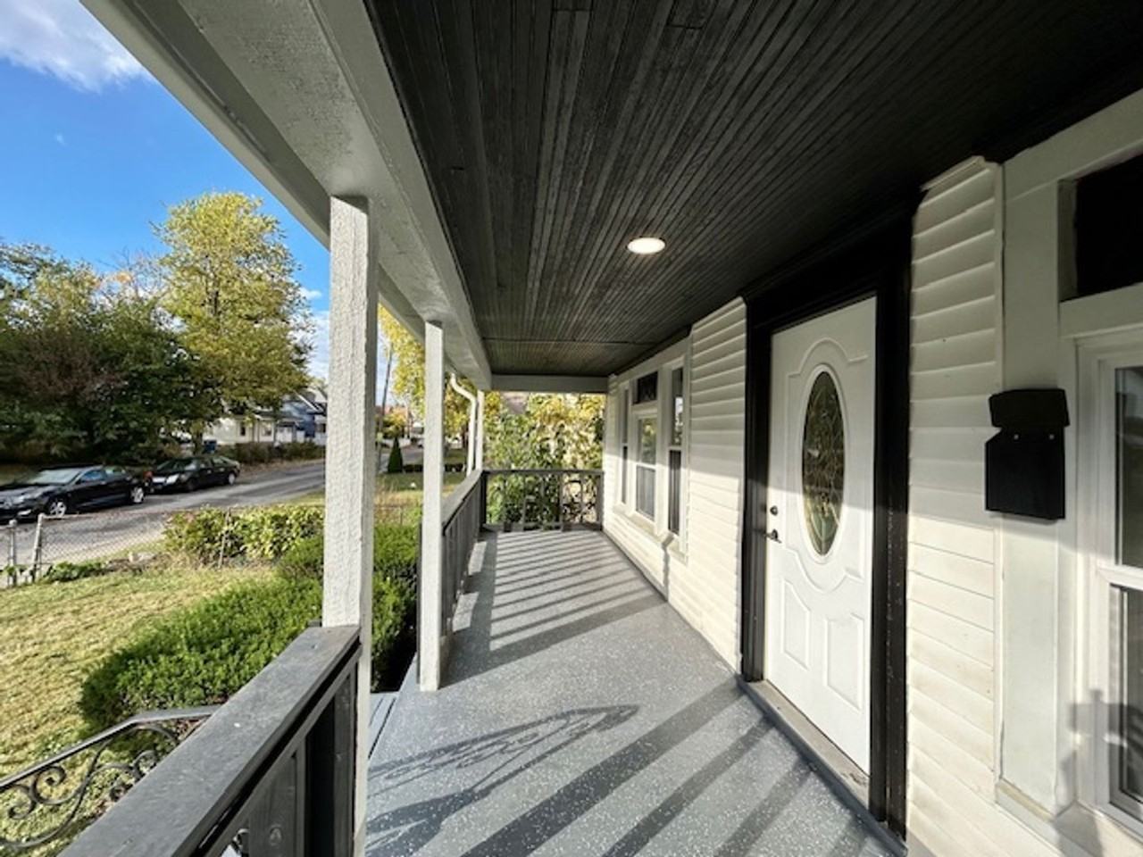 921 Tecumseh St - Photo 4 of 25