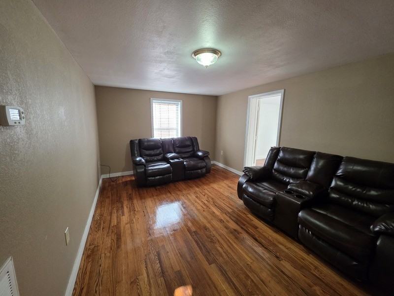 1404 Cumberland Ave - Photo 3 of 10