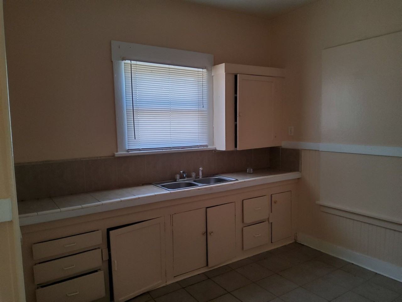 506 Fig St - Photo 3 of 9