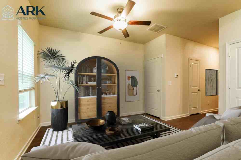 1010 Highwood Ln - Photo 2 of 19