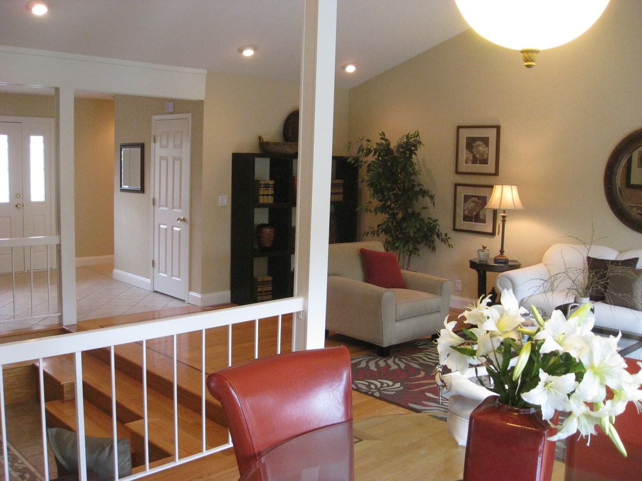 726 Rustic Ln - Photo 3 of 11