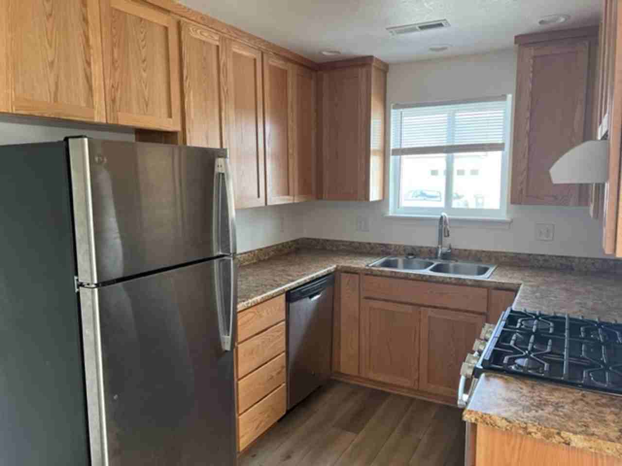 1100 Garfield Street - Photo 4 of 10