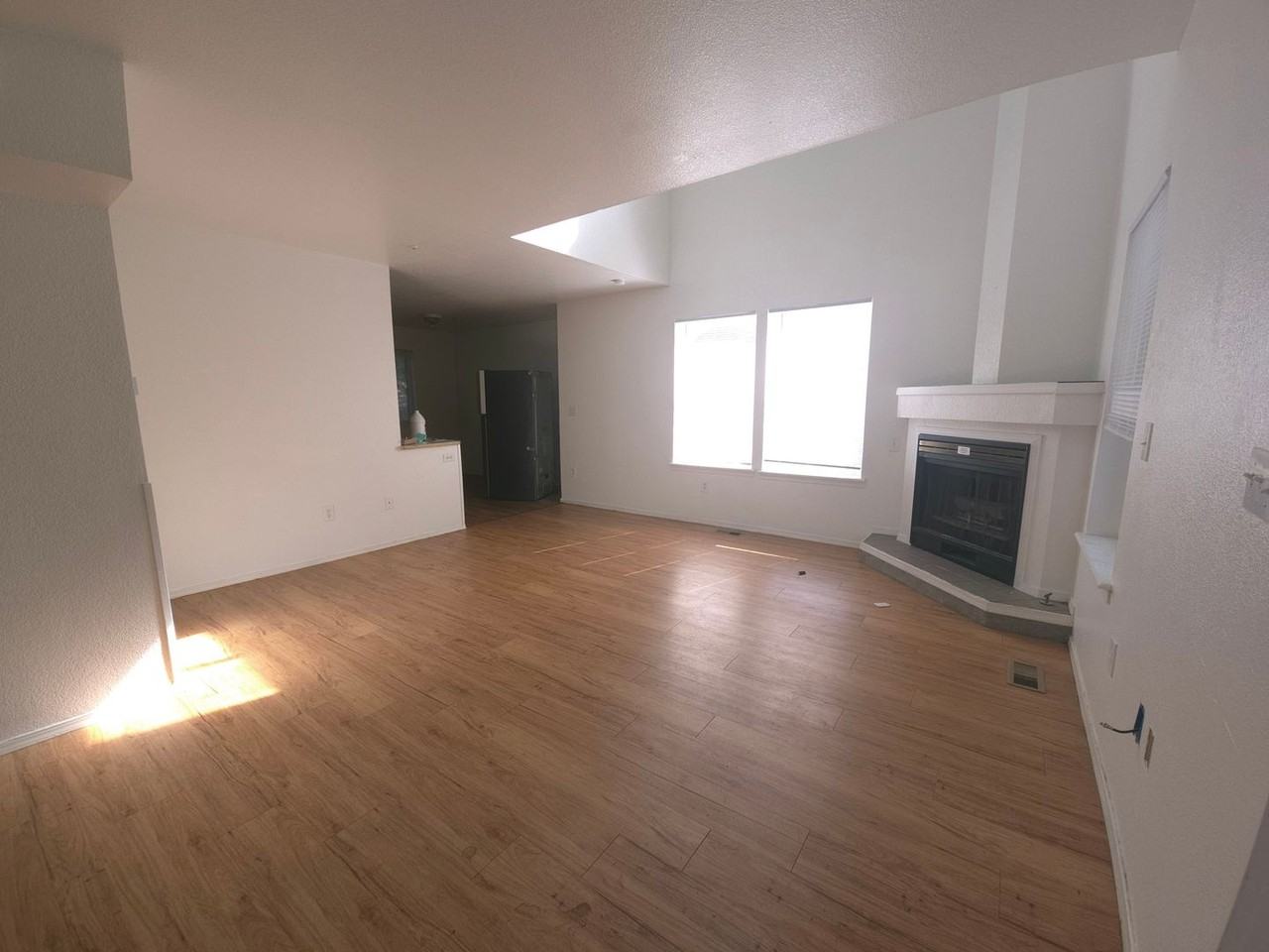 833 18th St - Photo 2 of 12