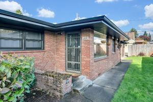 featured image of 100 E 36th St