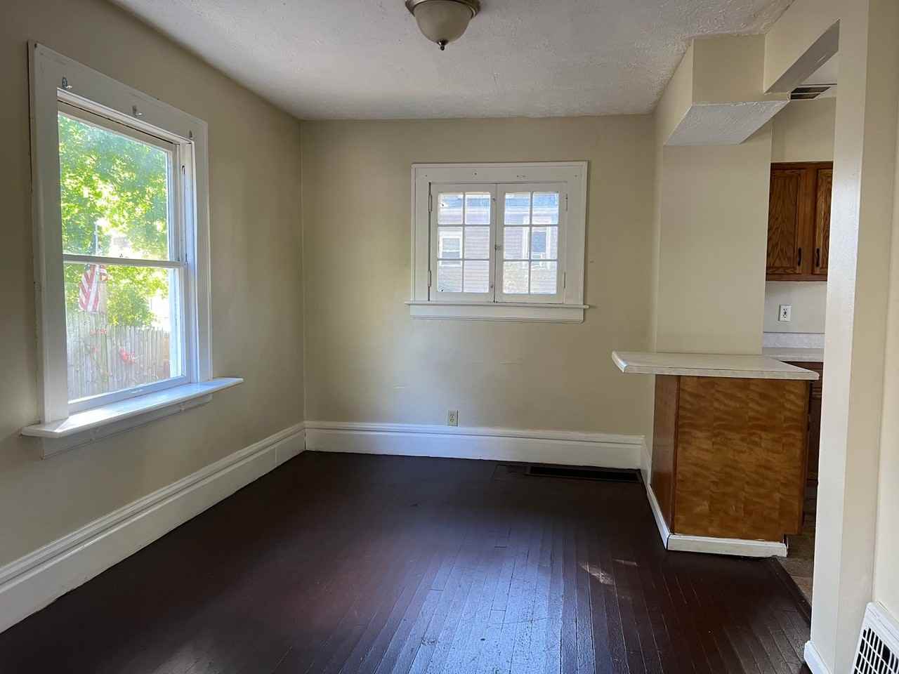 246 Gordon Dr - Photo 3 of 11