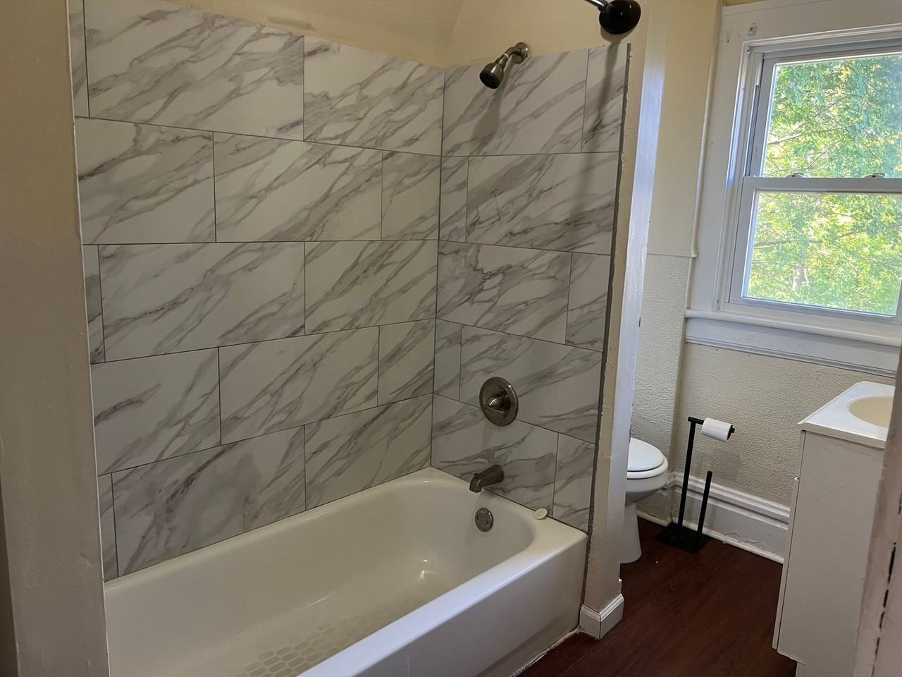 246 Gordon Dr - Photo 6 of 11