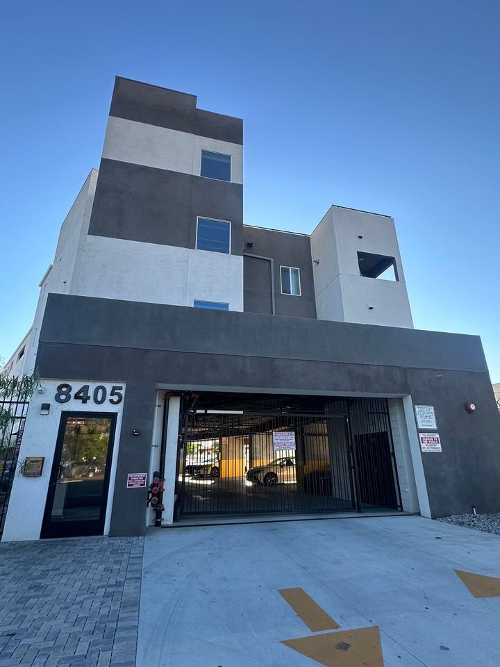 YaYa Glenoaks, LLC - Photo 2 of 5