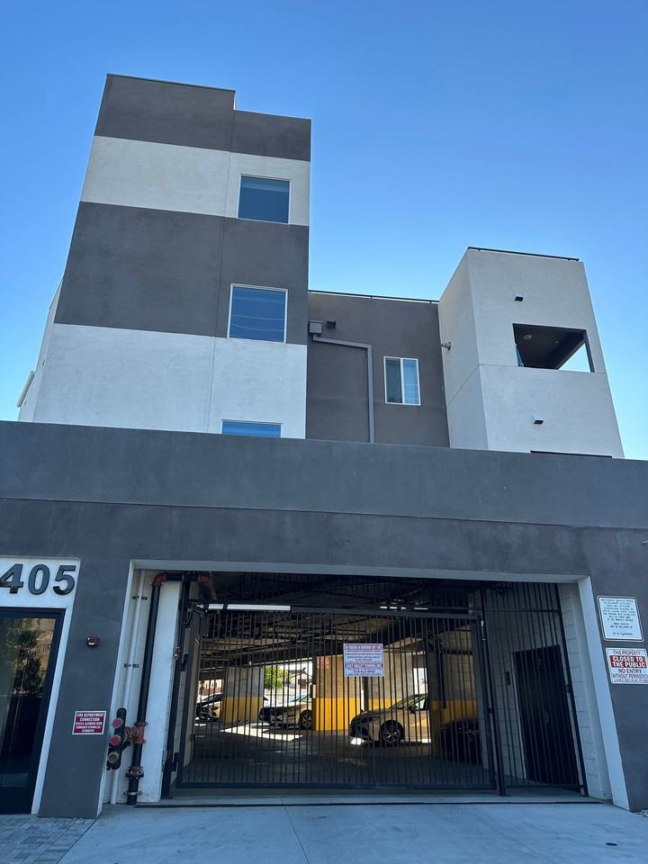 YaYa Glenoaks, LLC - Photo 3 of 5