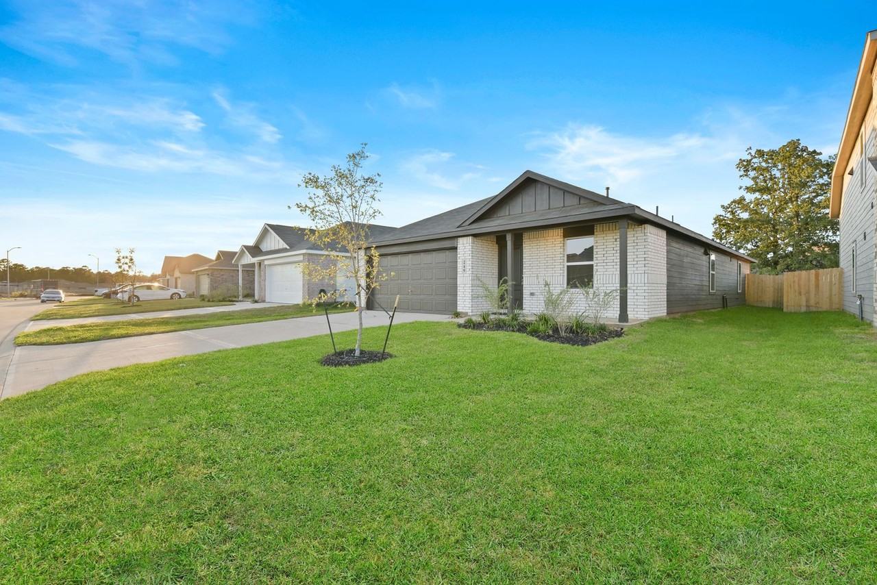 249 Douglas Hills Dr - Photo 2 of 27