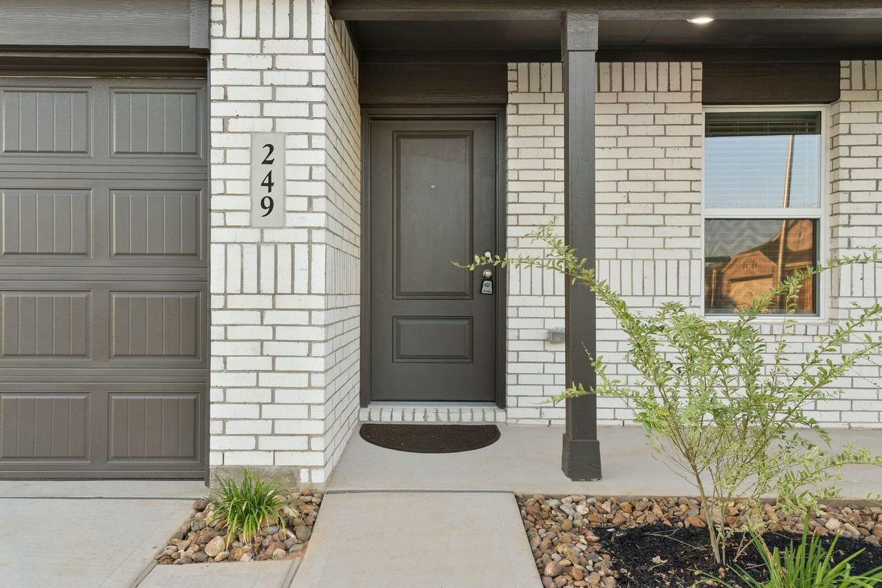 249 Douglas Hills Dr - Photo 3 of 27