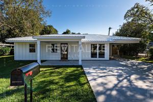 featured image of 800 Daphne Ct