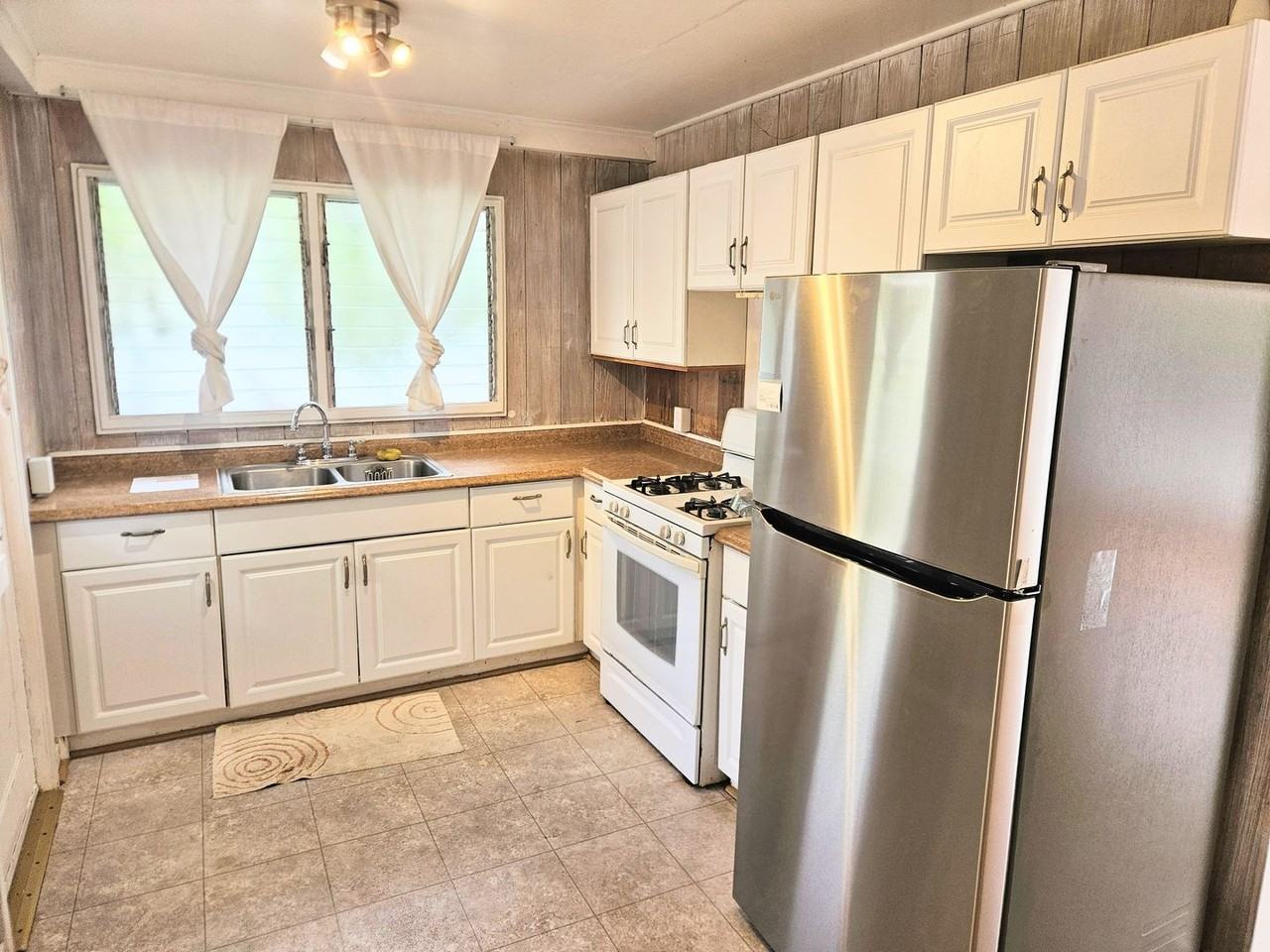 1916 Huina Street - Photo 3 of 10