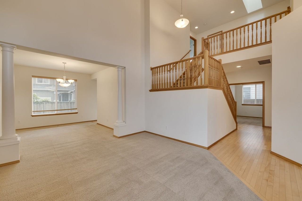 3232 171st Place Southeast - Photo 4 of 30