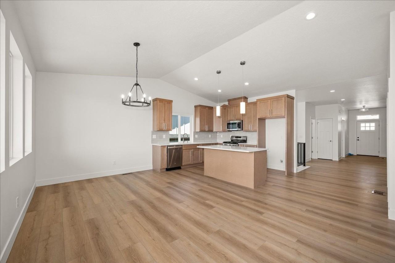 4233 W Tolliver Ct - Photo 6 of 42