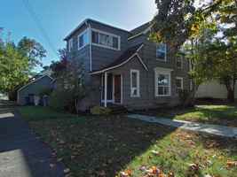 featured image of 247 Nw 11th St