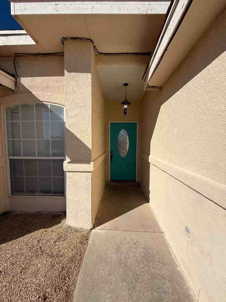 5147 Emerald St - Photo 2 of 38