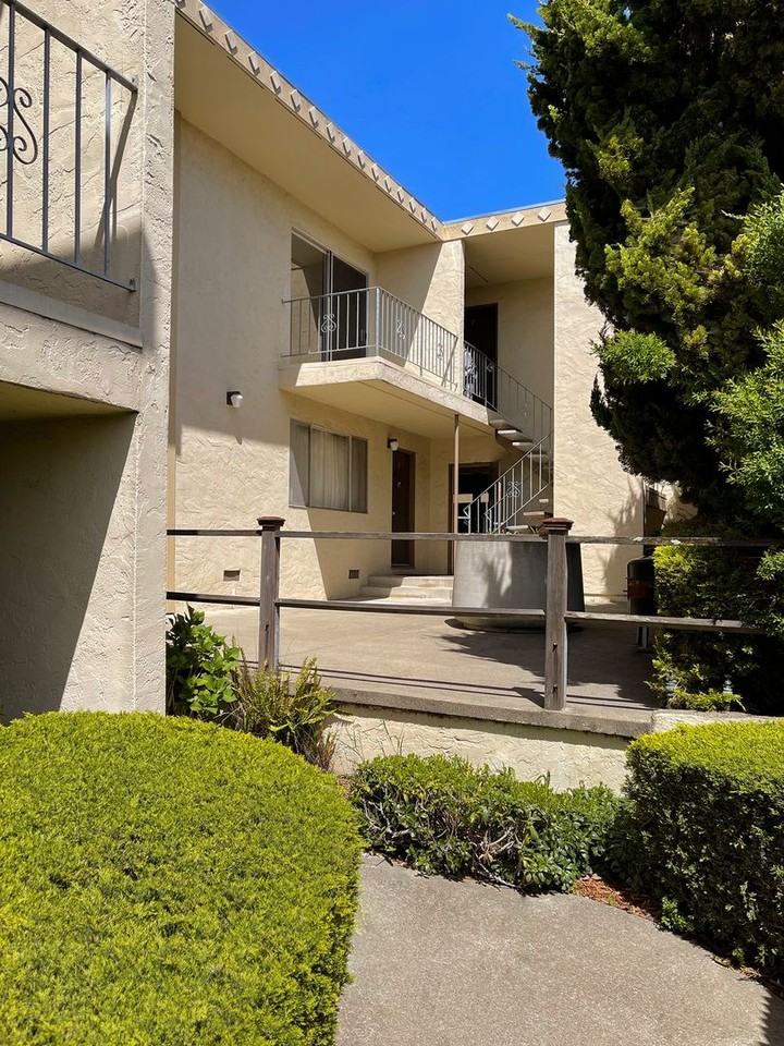 622 Commercial Ave #3 - Photo 2 of 13