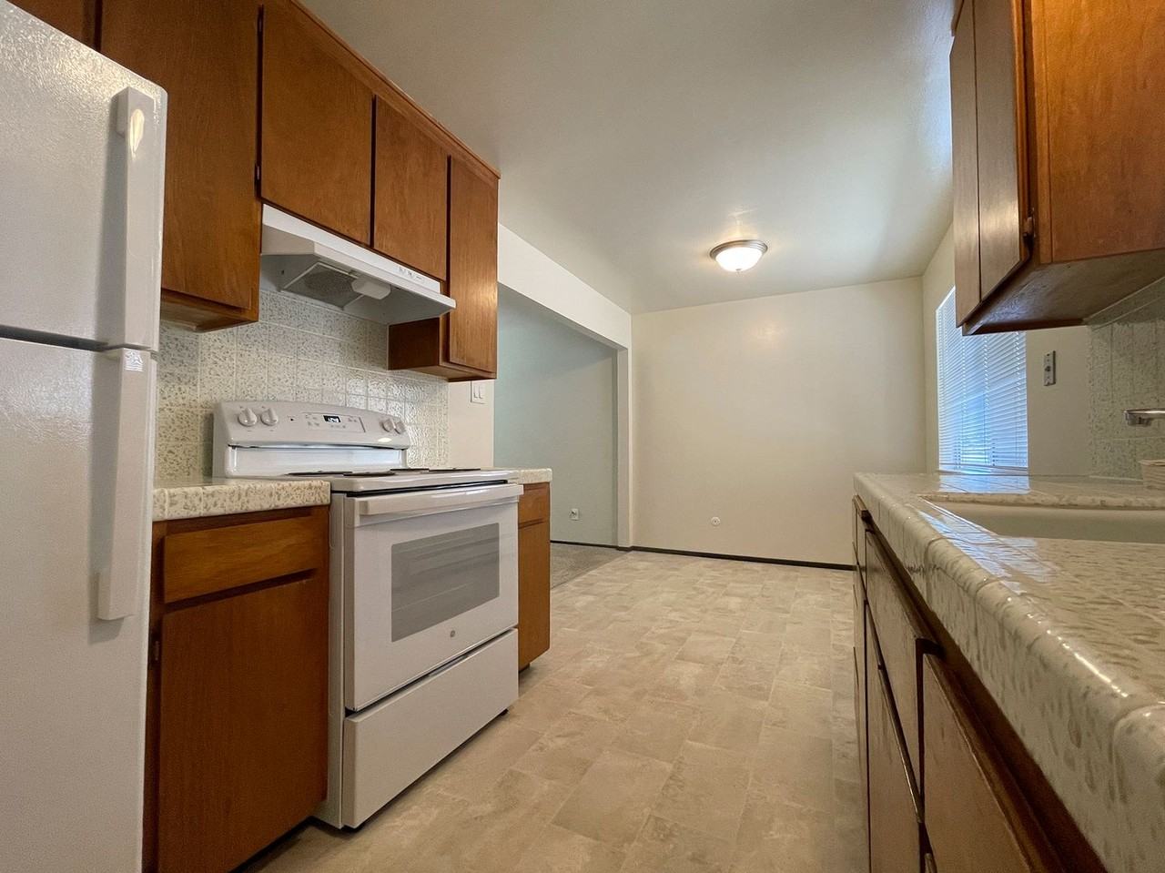 622 Commercial Ave #3 - Photo 6 of 13