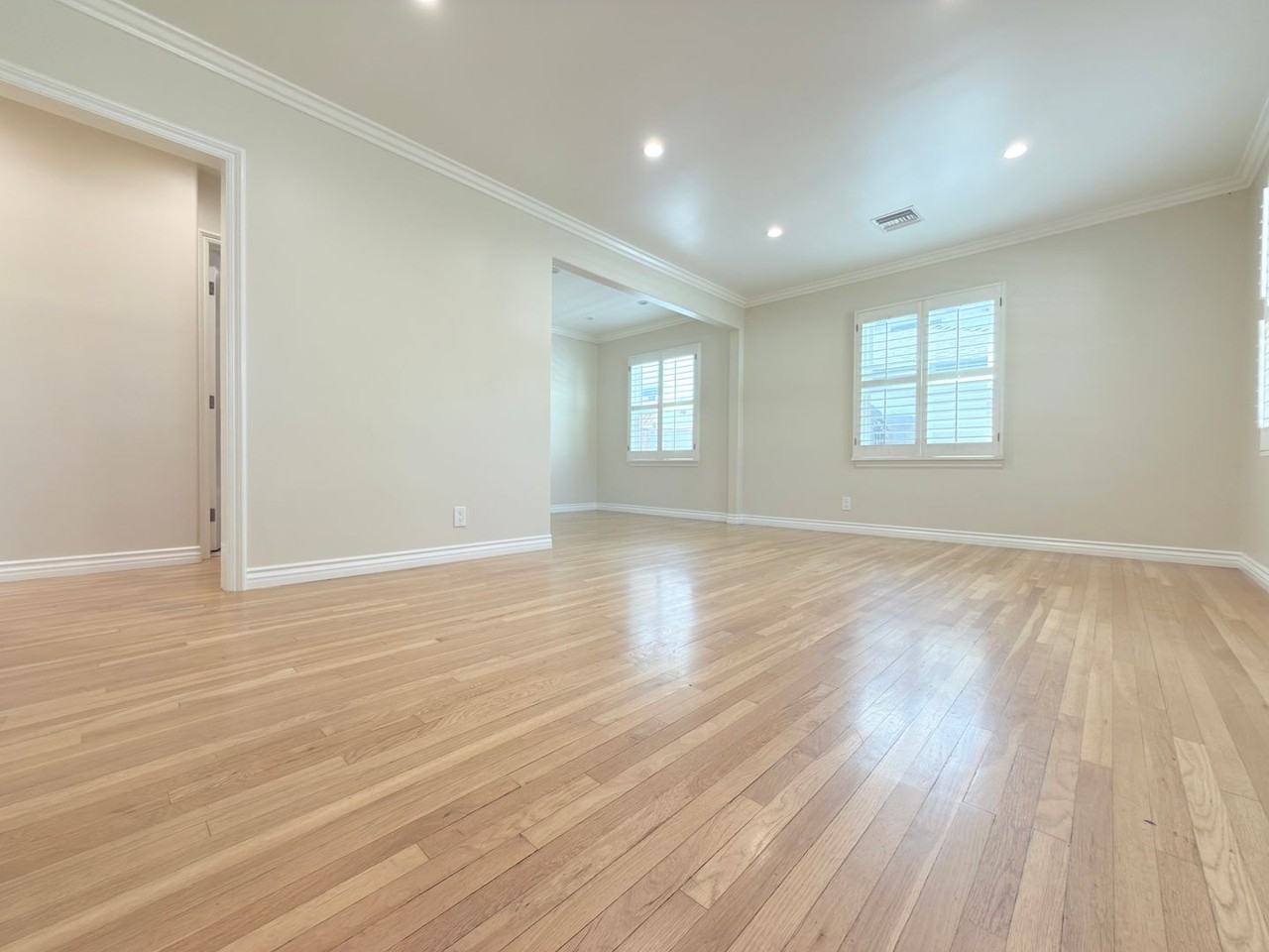 16918 Schoolcraft Street - Photo 4 of 22