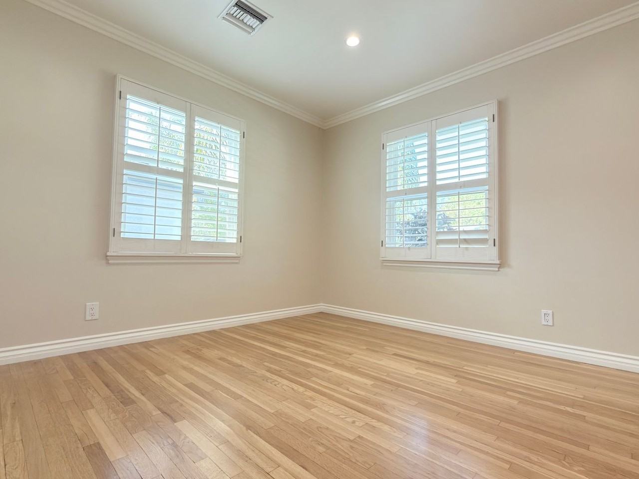 16918 Schoolcraft Street - Photo 5 of 22