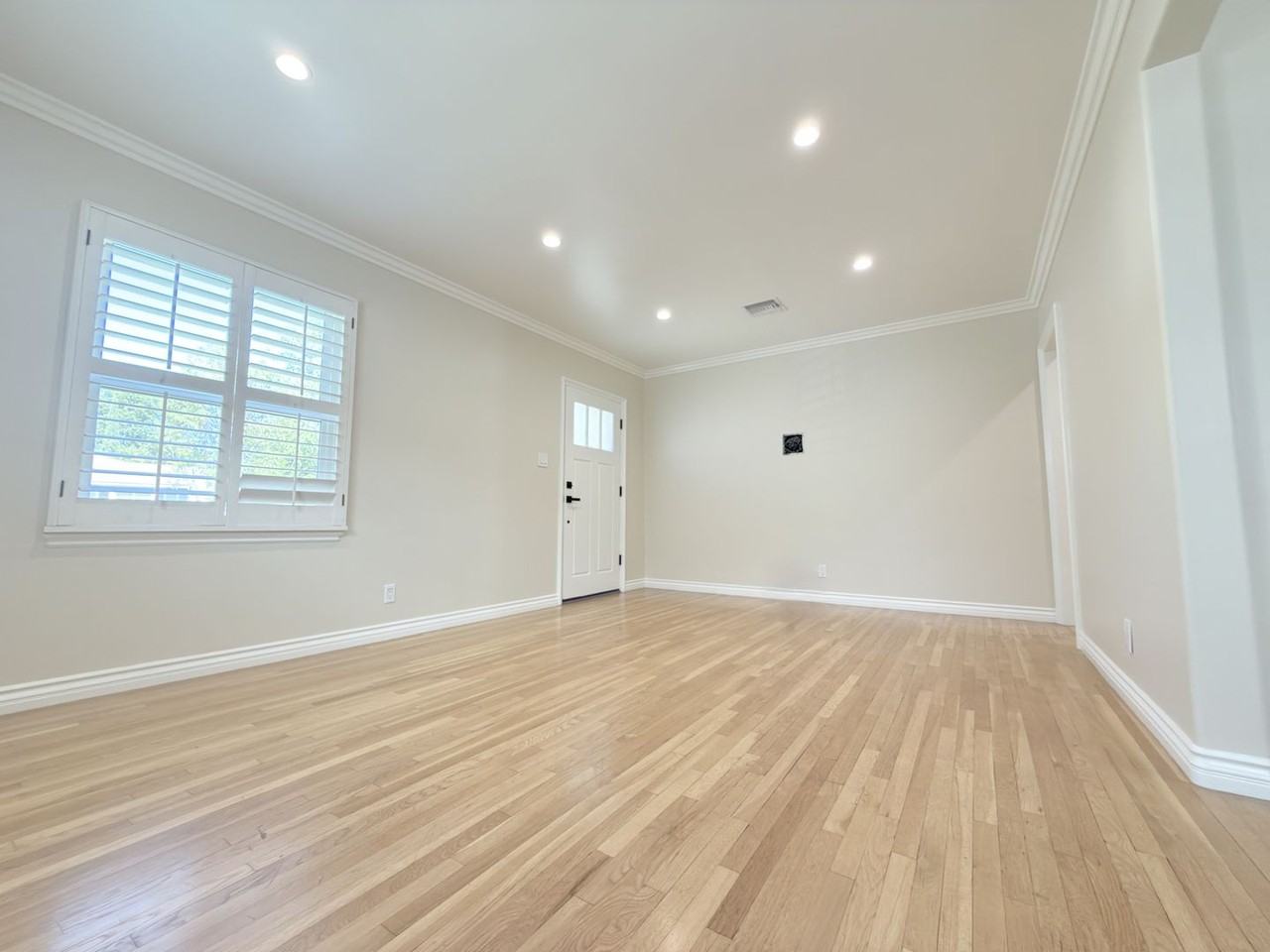 16918 Schoolcraft Street - Photo 6 of 22