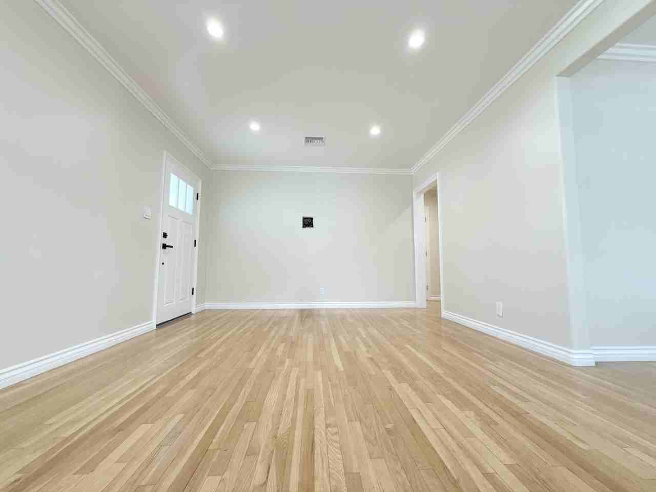 16918 Schoolcraft Street - Photo 7 of 22