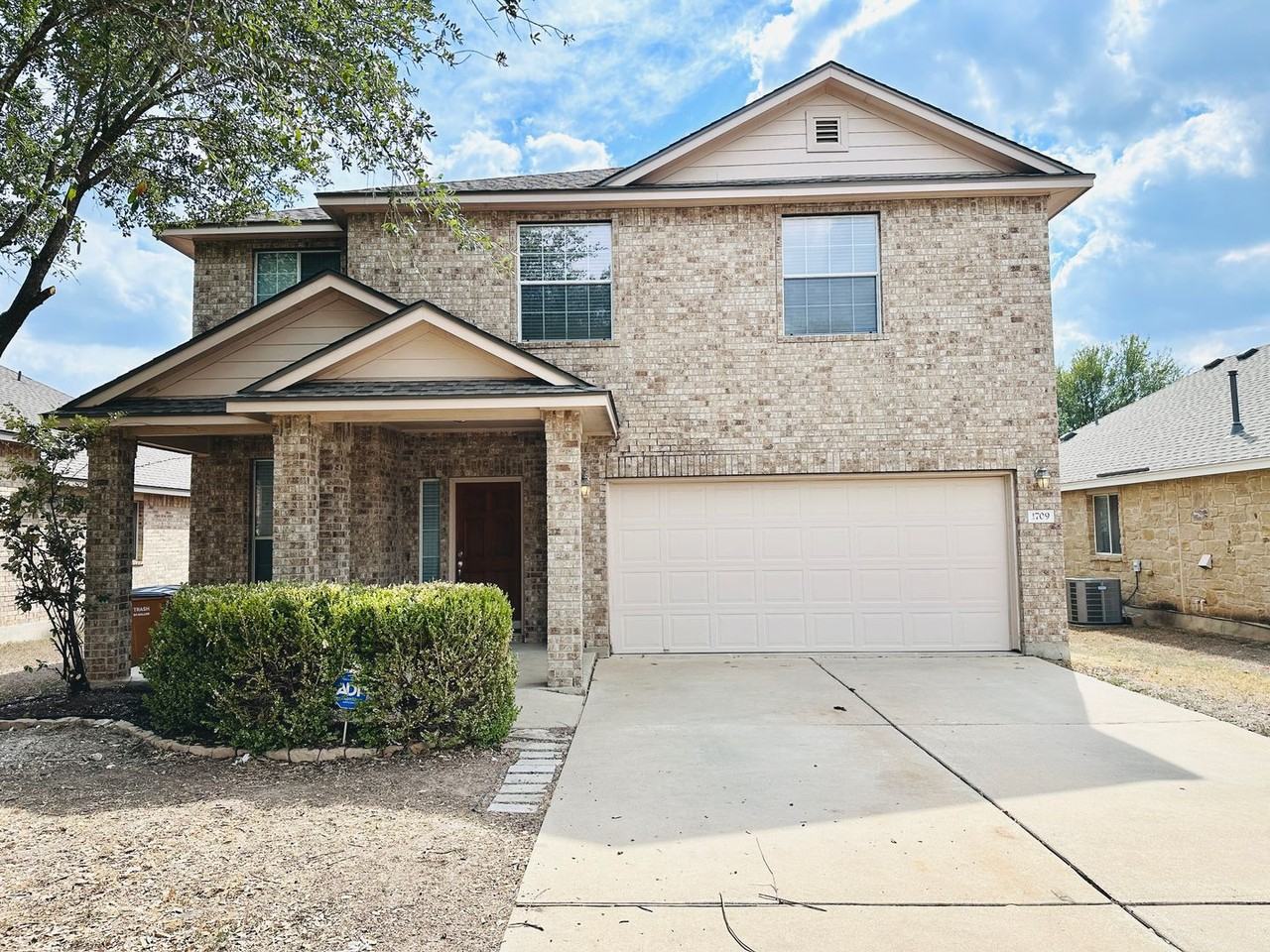 1709 Mcclannahan Dr - Photo 4 of 35