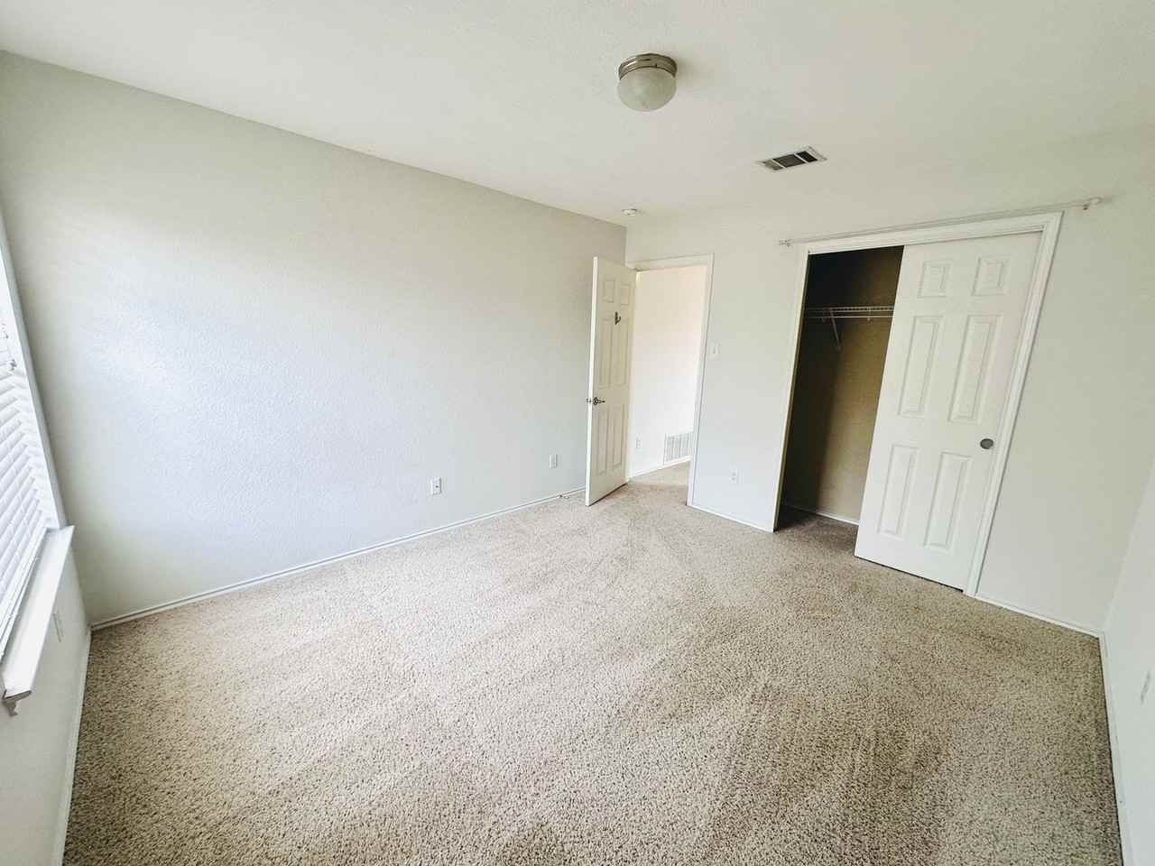 1709 Mcclannahan Dr - Photo 7 of 35