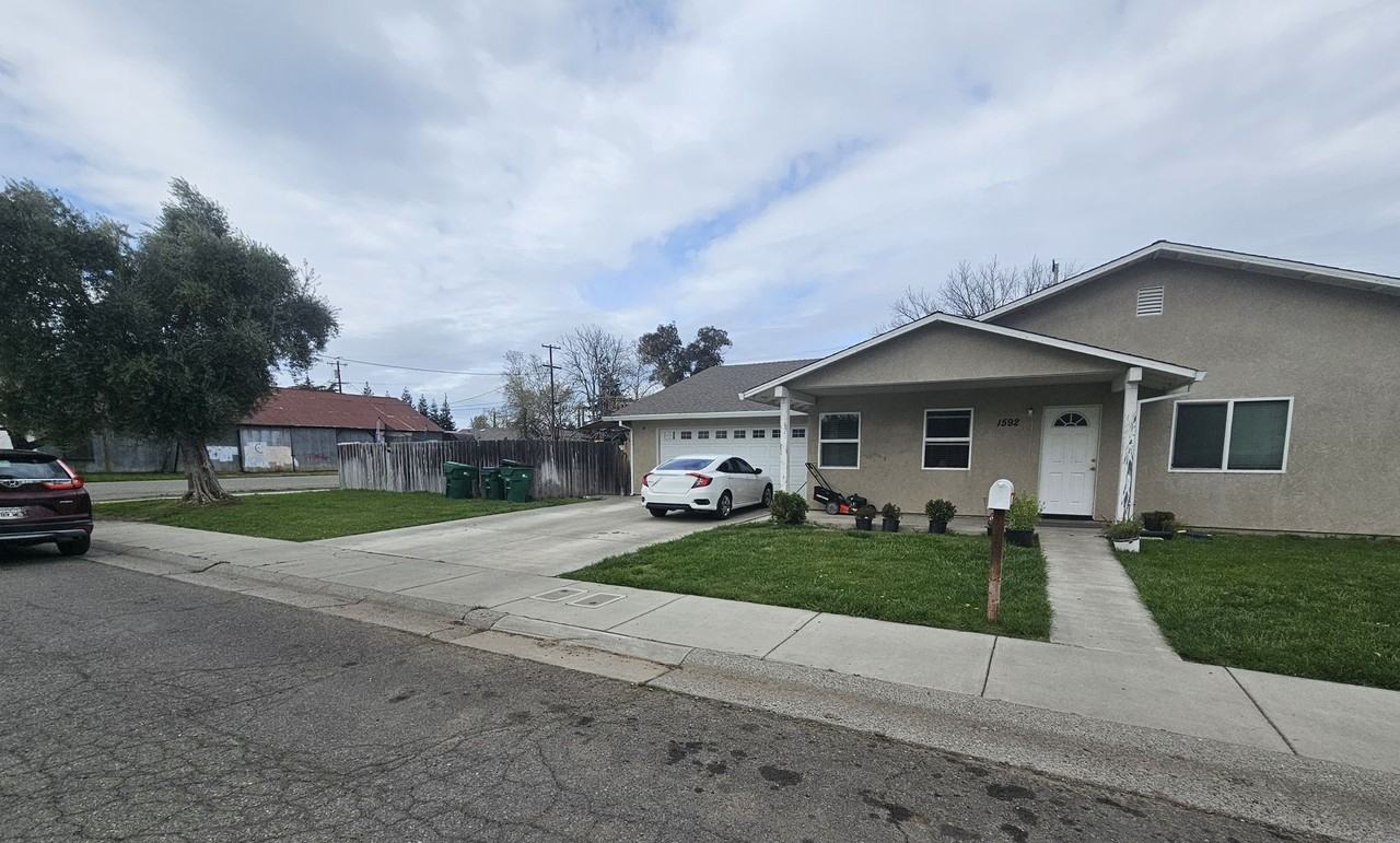 1592 Kaufman Ave - Photo 2 of 2