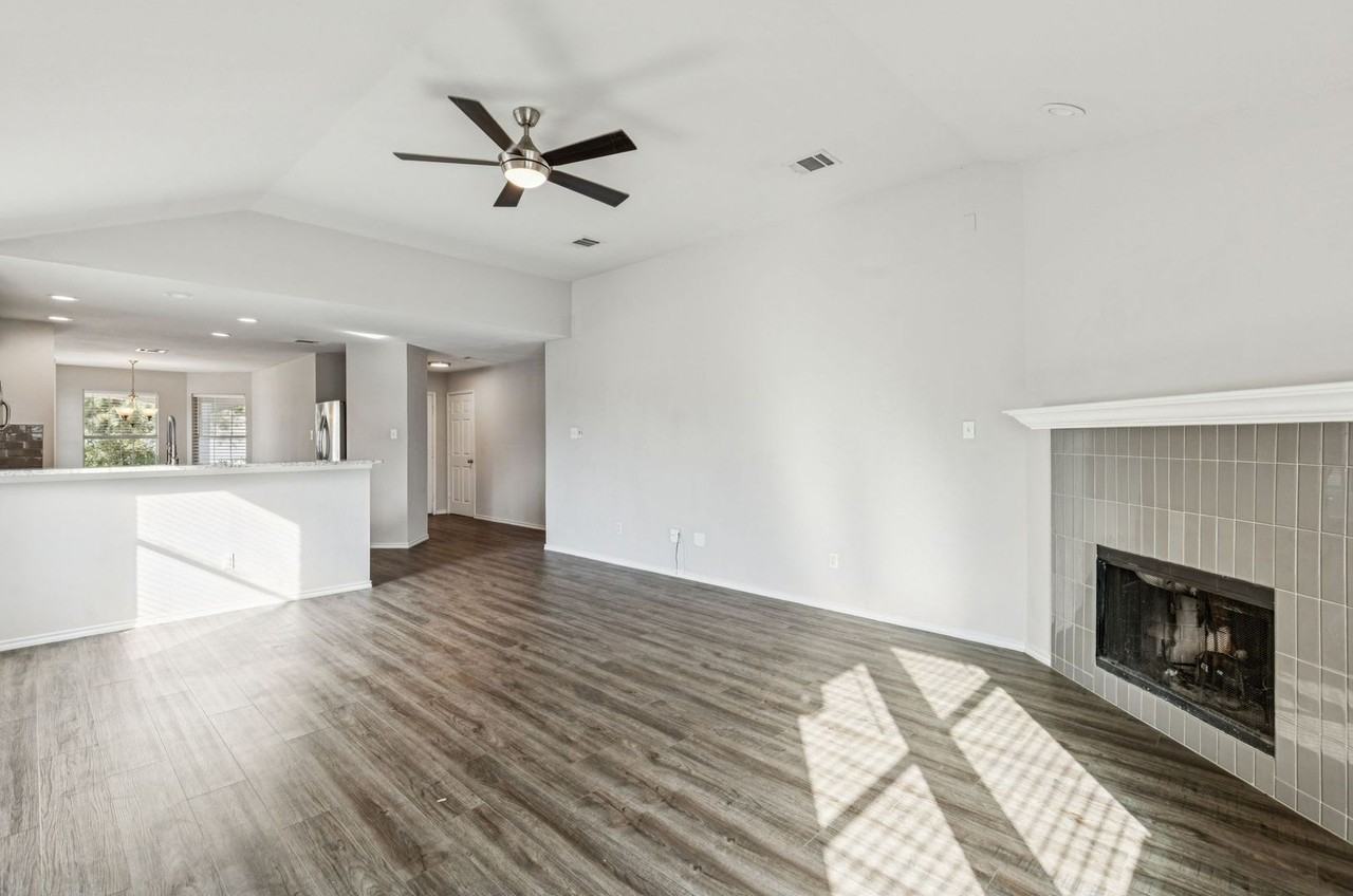 8800 Tumbleweed Dr - Photo 4 of 16