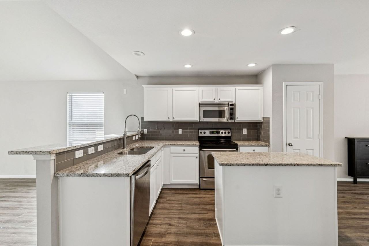 8800 Tumbleweed Dr - Photo 5 of 16