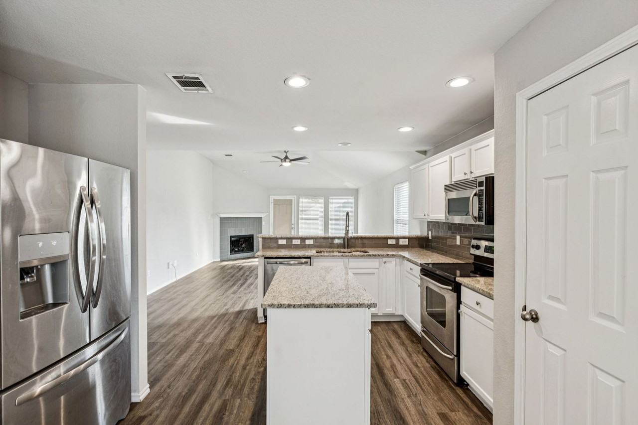 8800 Tumbleweed Dr - Photo 6 of 16