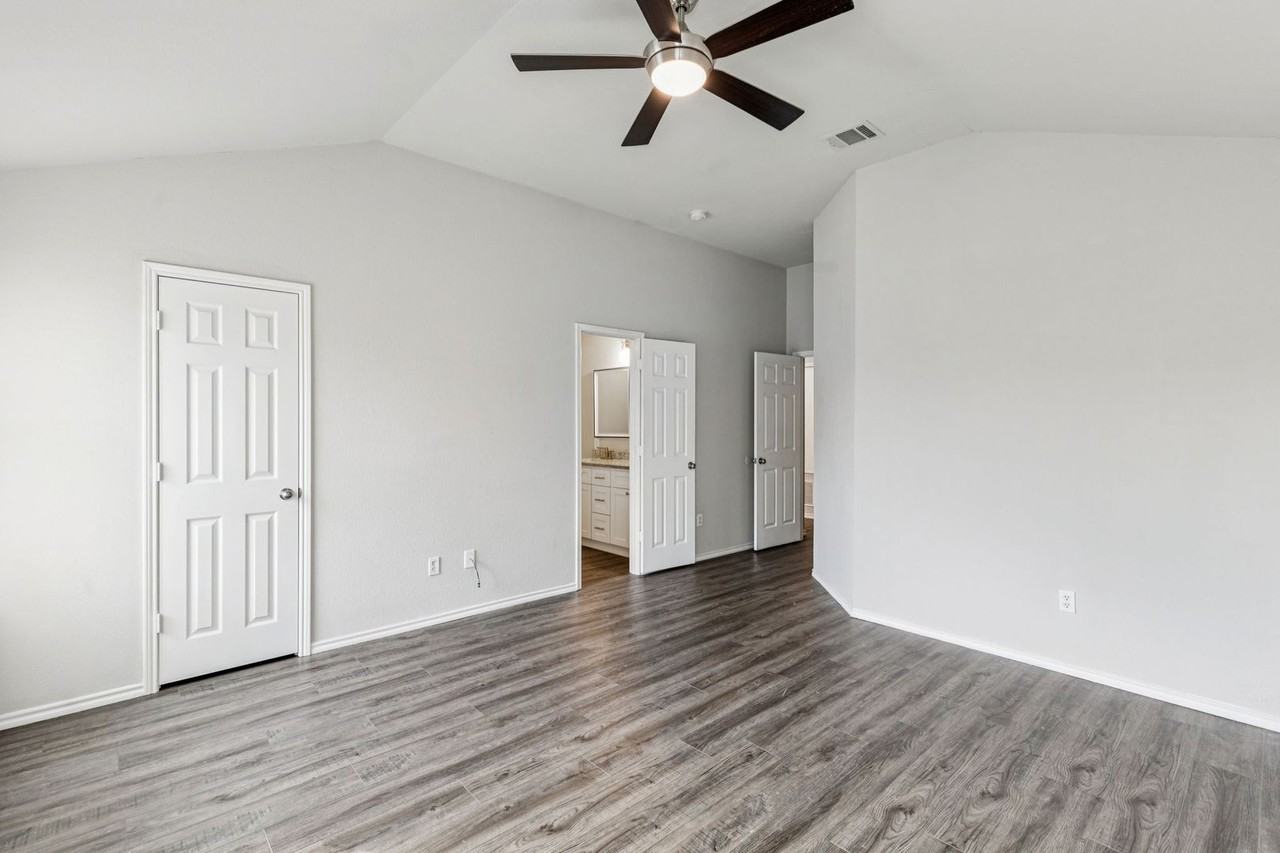 8800 Tumbleweed Dr - Photo 7 of 16