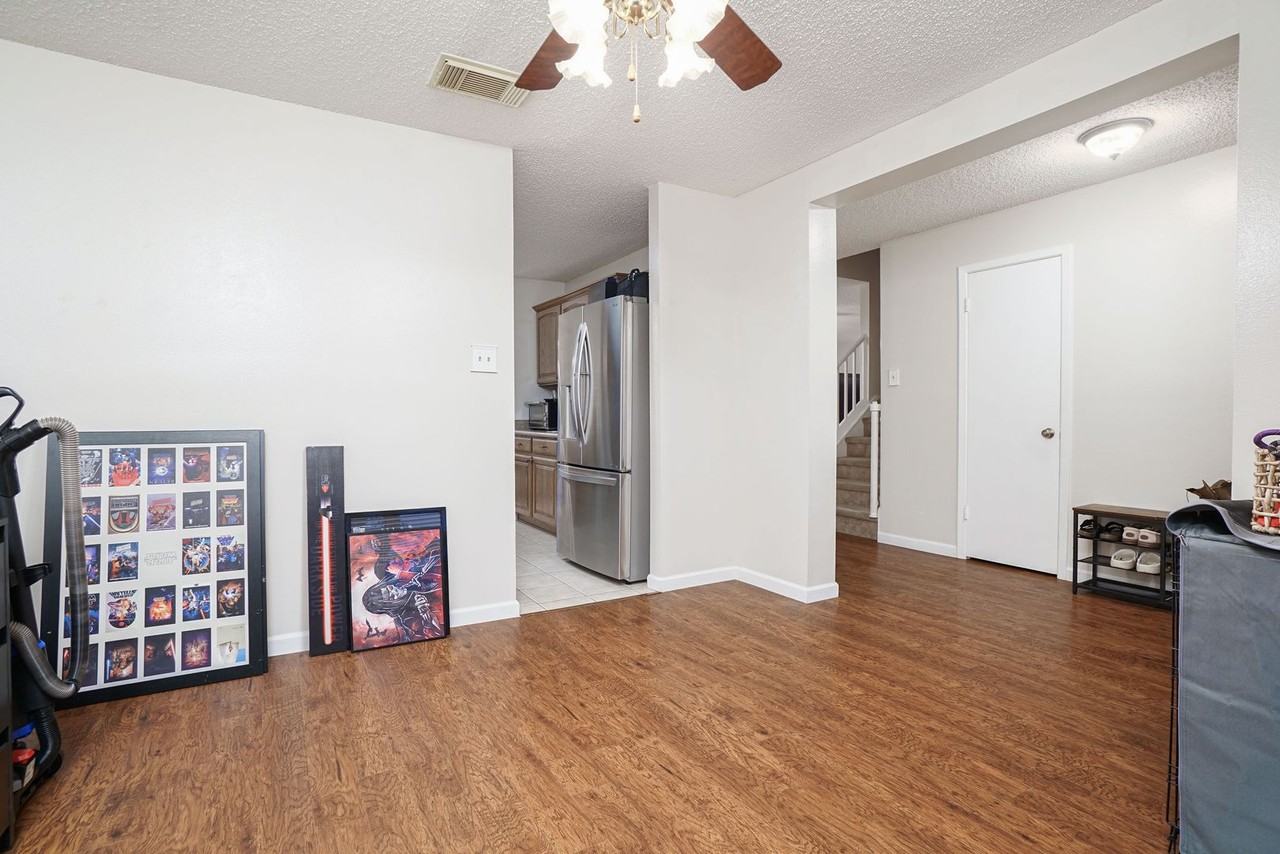 8111 Maple Meadow Dr - Photo 2 of 18